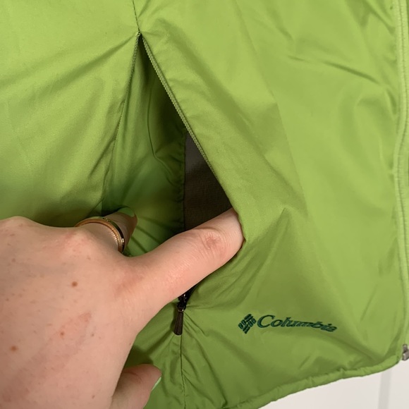 FINAL SALE: COLUMBIA DOWN REVERSIBLE VEST - Picture 6 of 9